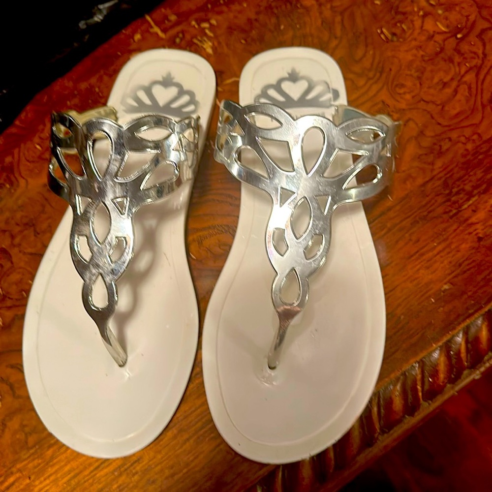 Fergalicious sandal size 8